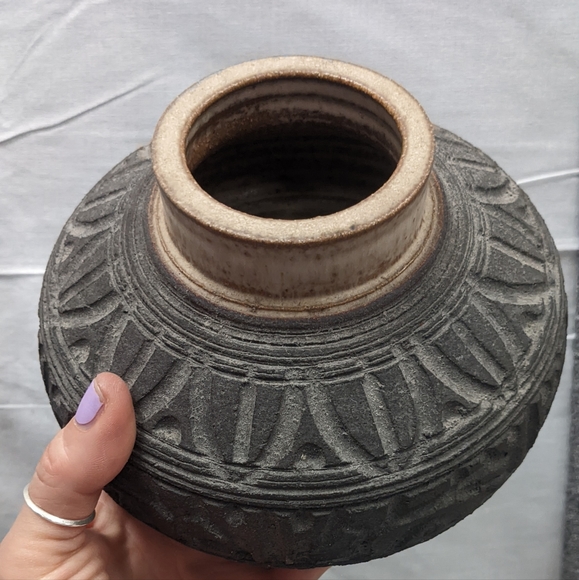 Focht Bubble Vase, Ceramic Stoneware Small Charcoal Pot Abstract Leaf Design - Picture 3 of 6